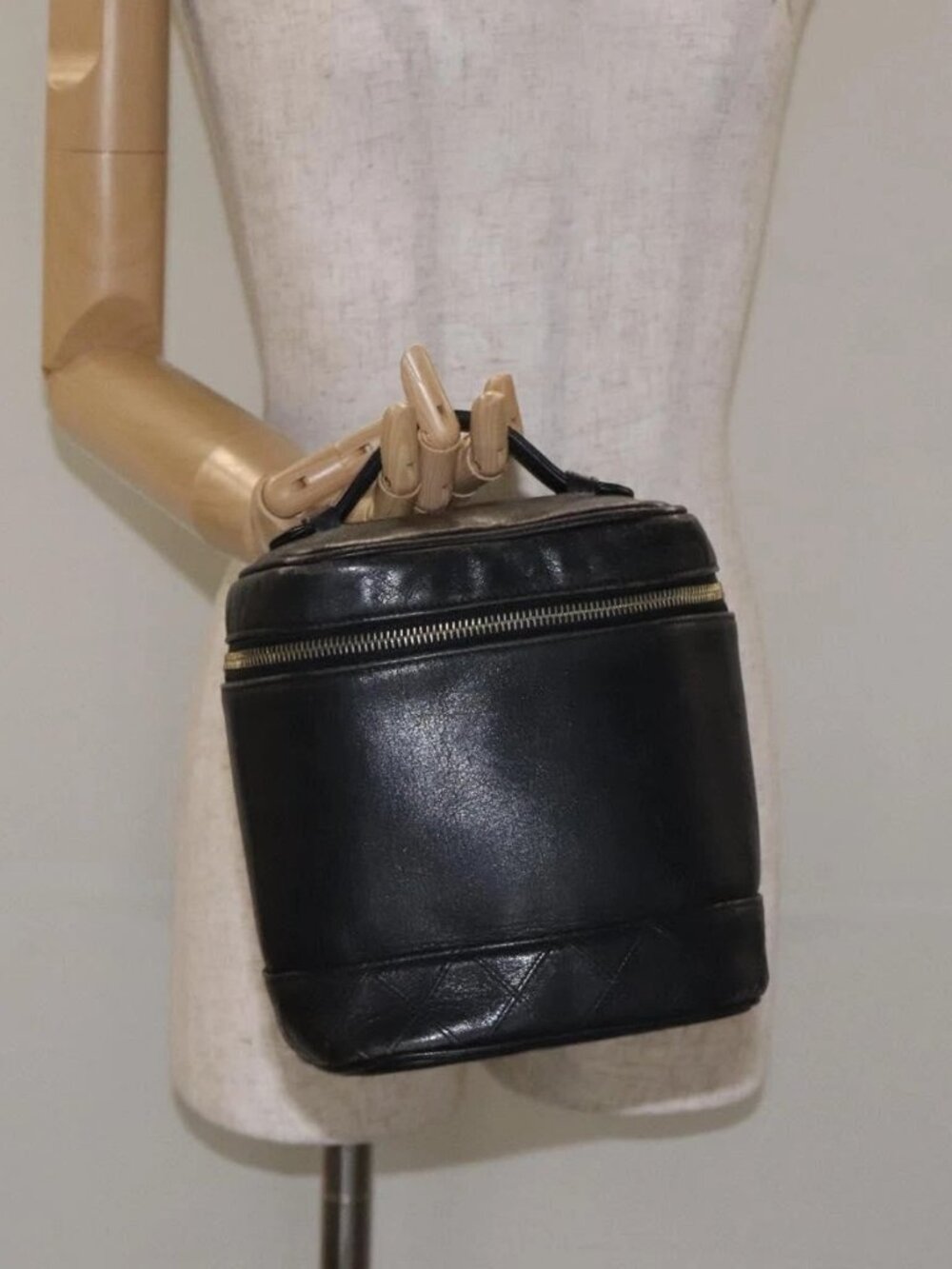 CHANEL Vanity Pouch Lamb Skin Black Gold CC